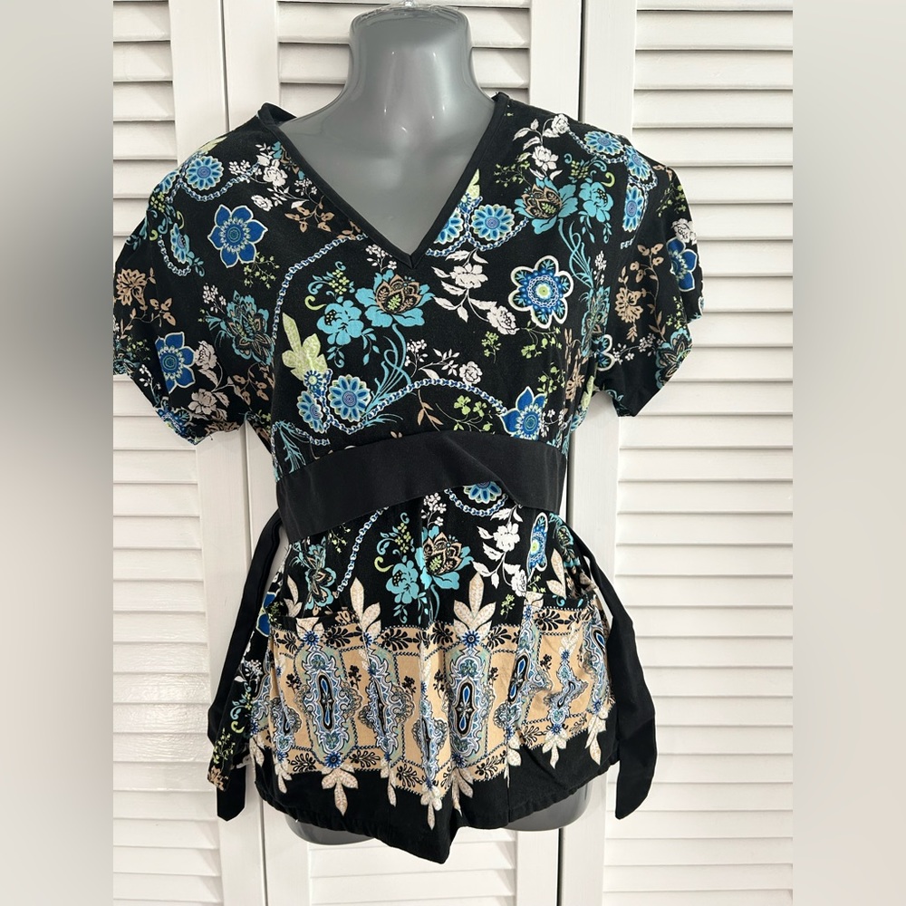 Los Angeles Rose small scrub top